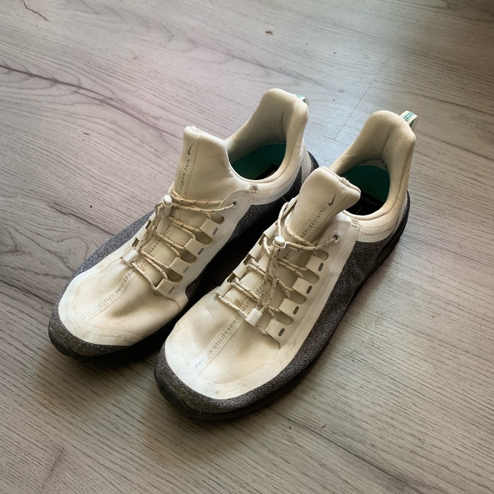 WOMENS NIKE RUNNING SNEAKERS